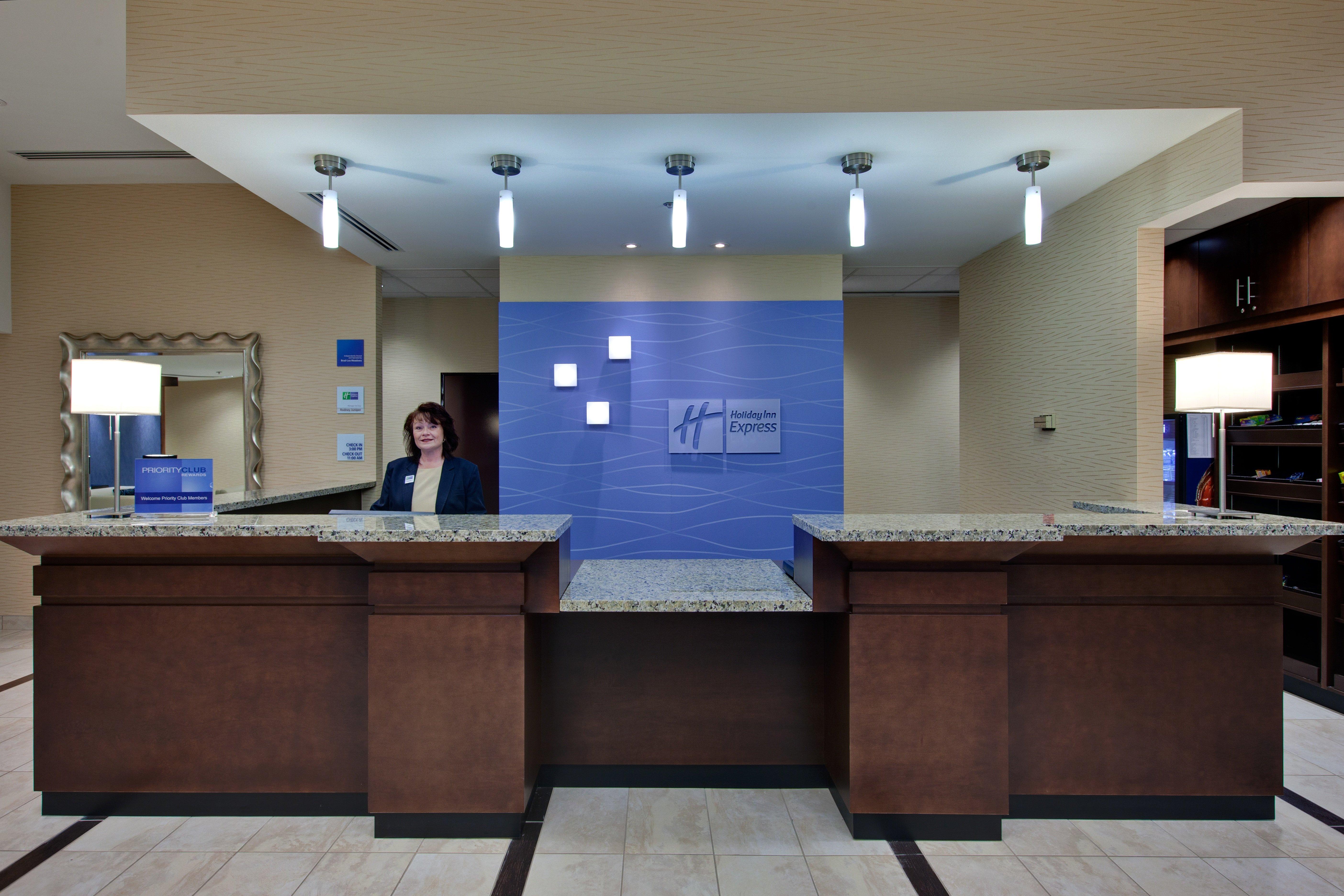 Holiday Inn Express Hotel & Suites Chatham South By Ihg Buitenkant foto