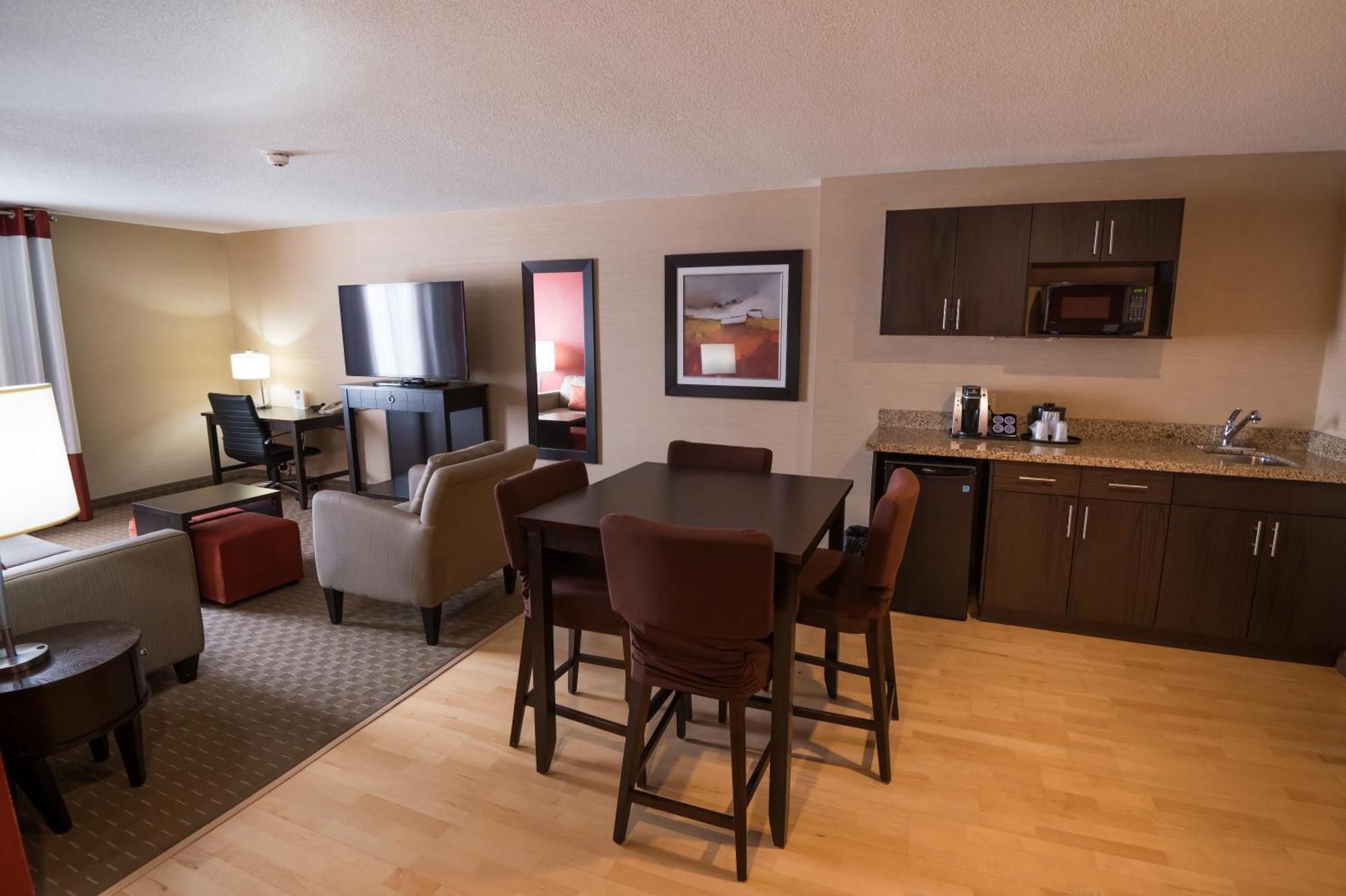 Holiday Inn Express Hotel & Suites Chatham South By Ihg Buitenkant foto
