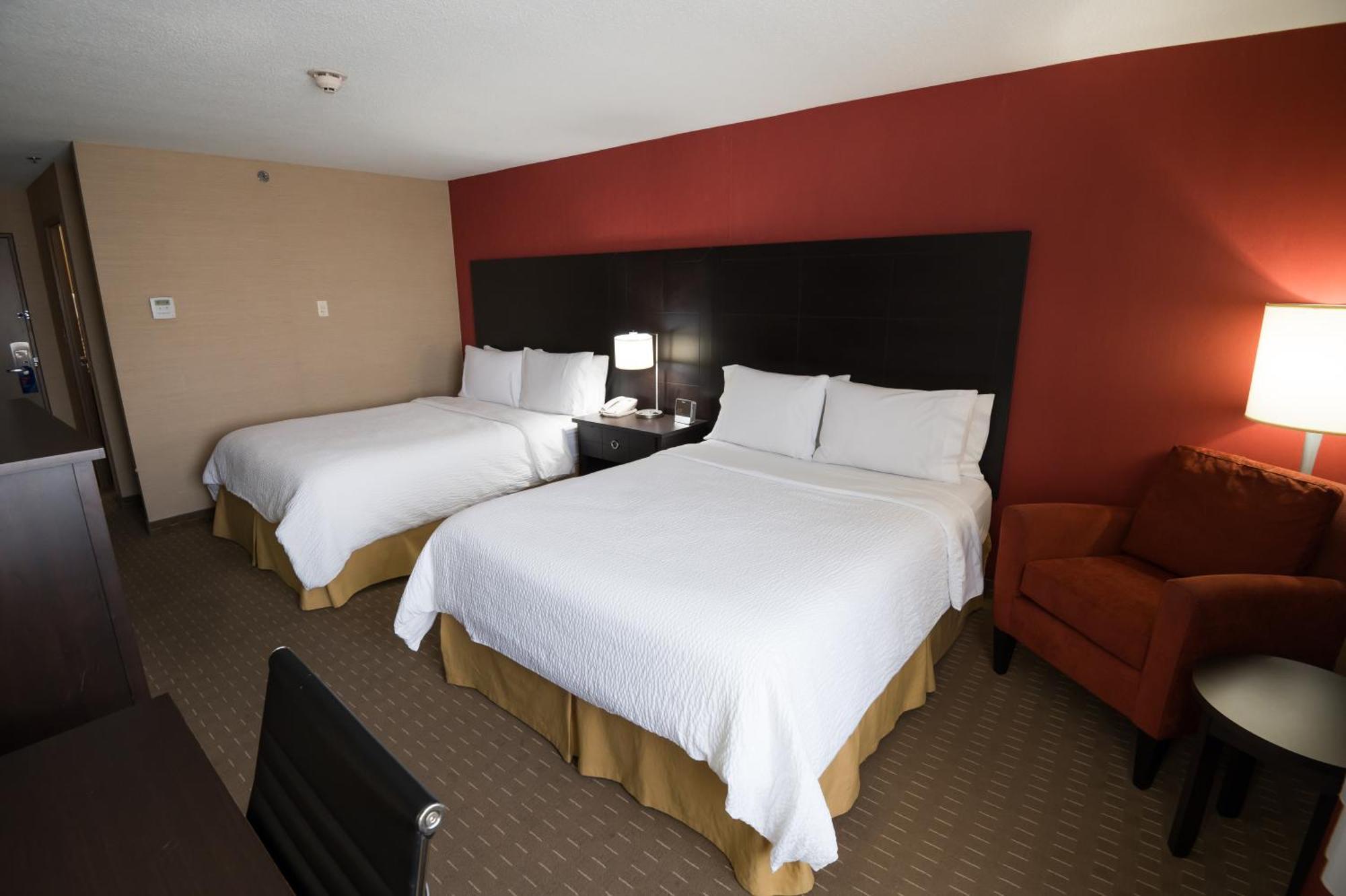 Holiday Inn Express Hotel & Suites Chatham South By Ihg Buitenkant foto