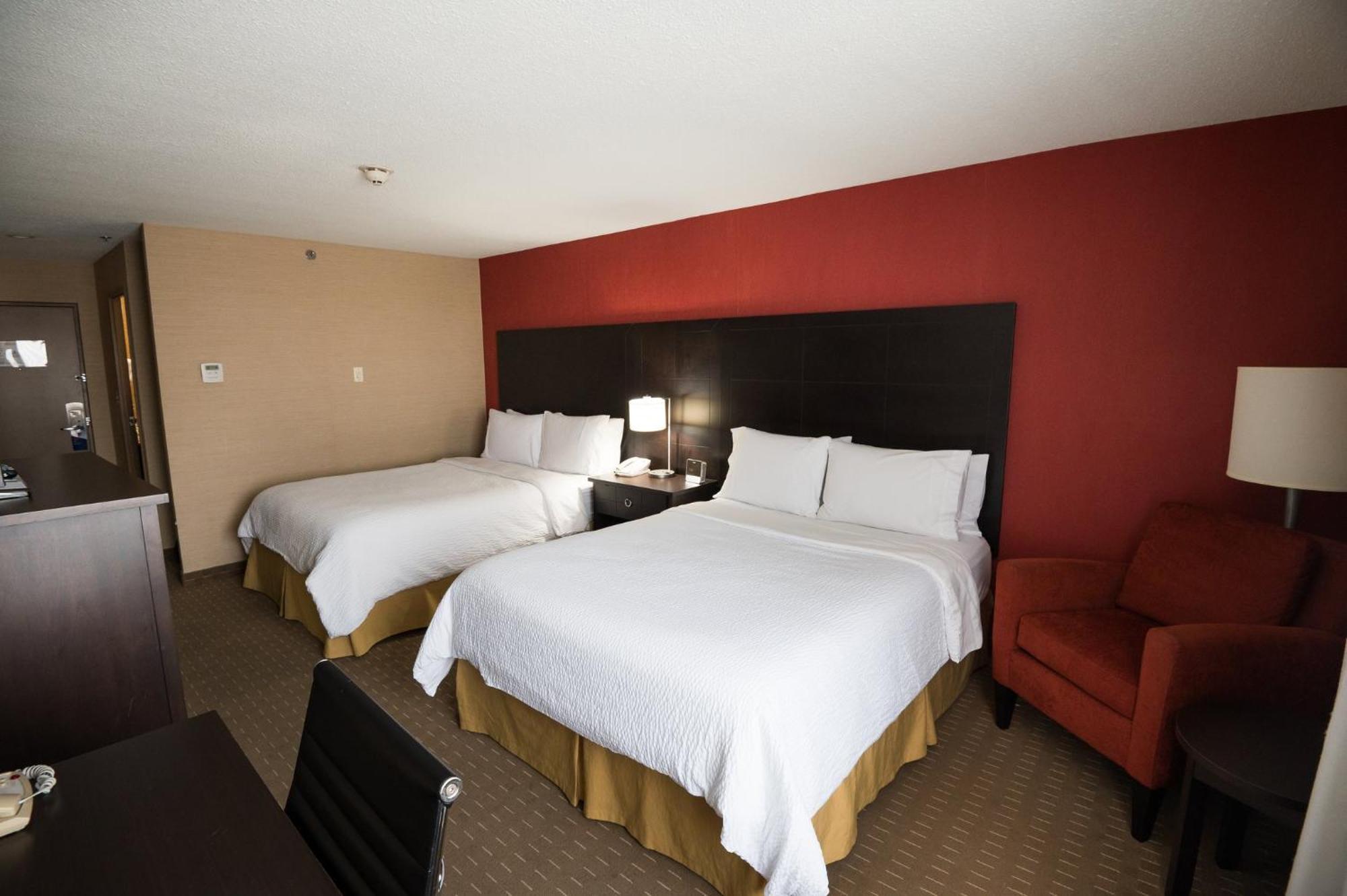 Holiday Inn Express Hotel & Suites Chatham South By Ihg Buitenkant foto