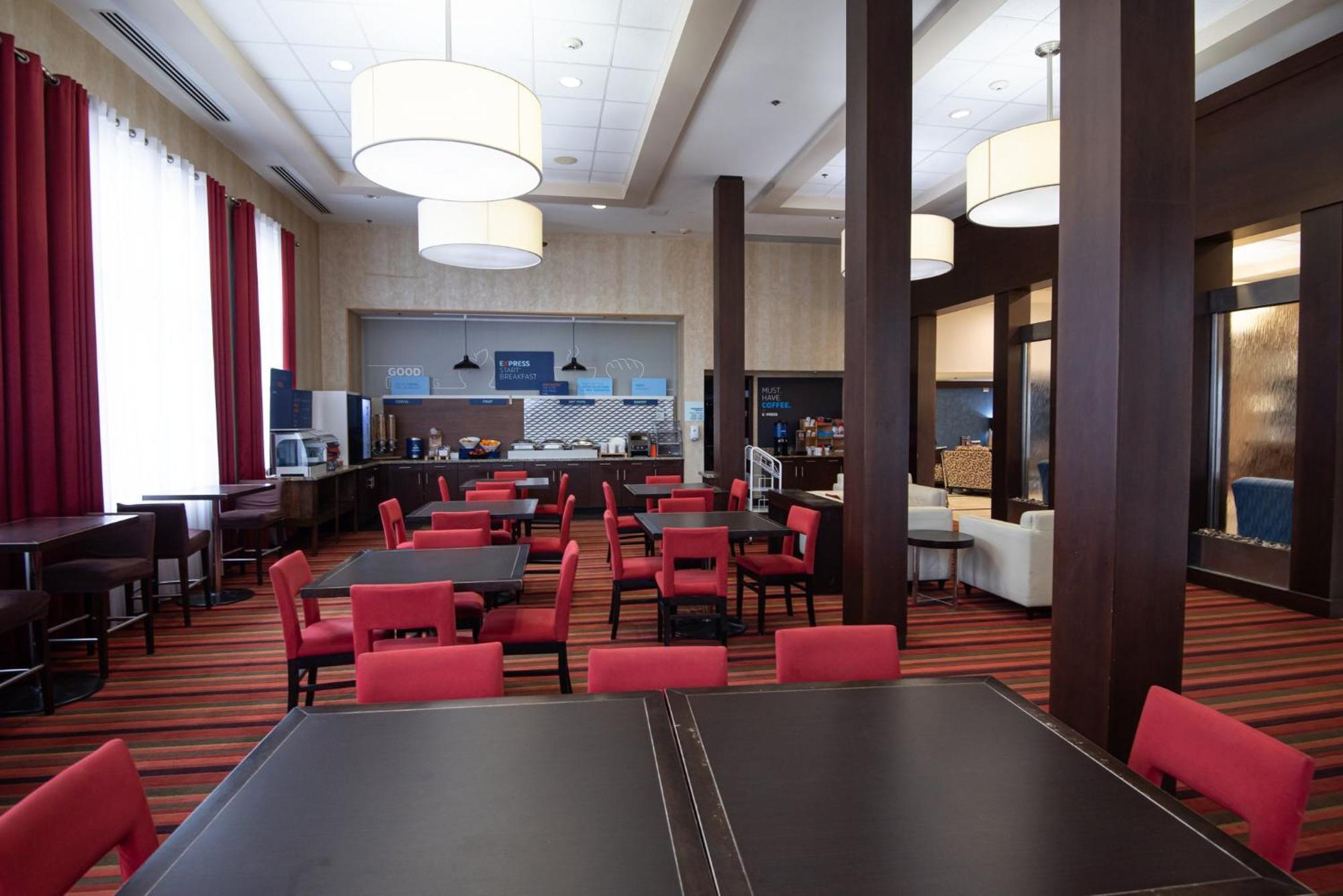 Holiday Inn Express Hotel & Suites Chatham South By Ihg Buitenkant foto