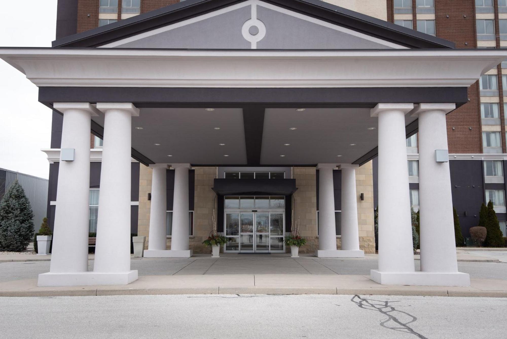 Holiday Inn Express Hotel & Suites Chatham South By Ihg Buitenkant foto