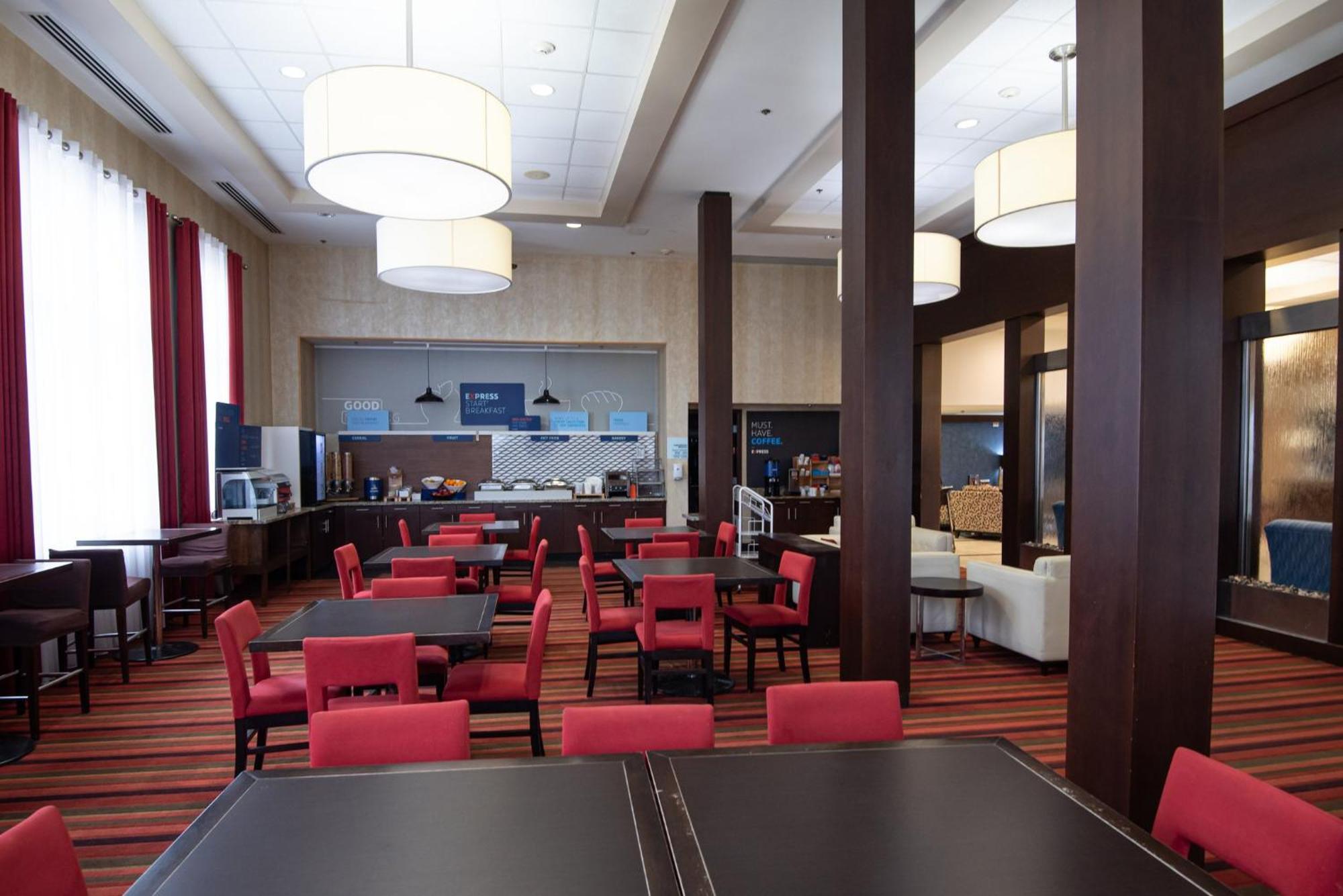 Holiday Inn Express Hotel & Suites Chatham South By Ihg Buitenkant foto