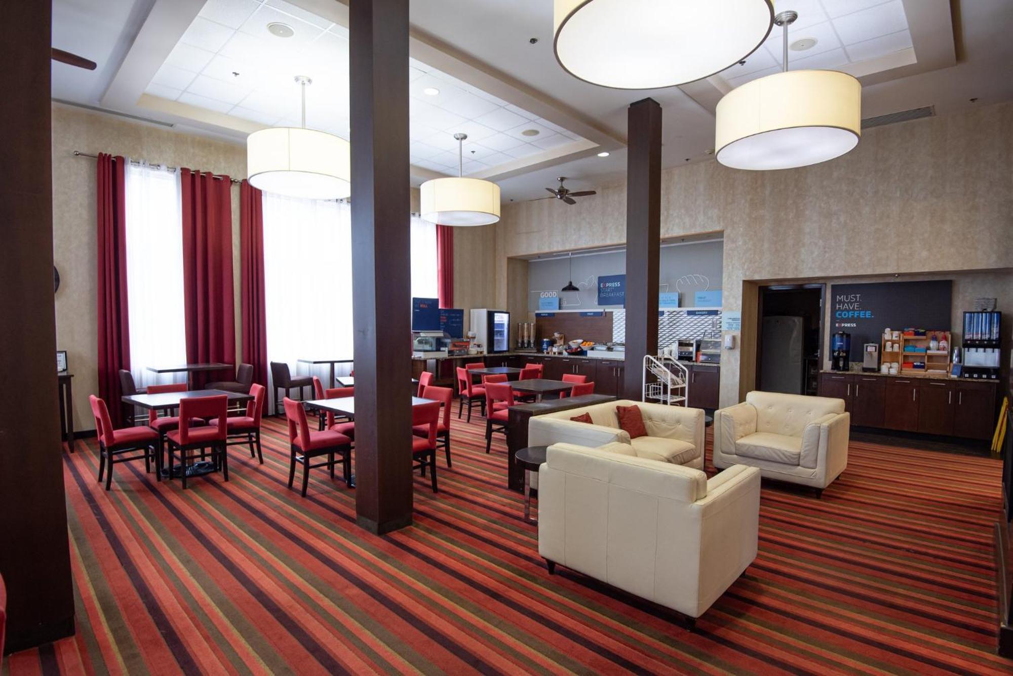 Holiday Inn Express Hotel & Suites Chatham South By Ihg Buitenkant foto