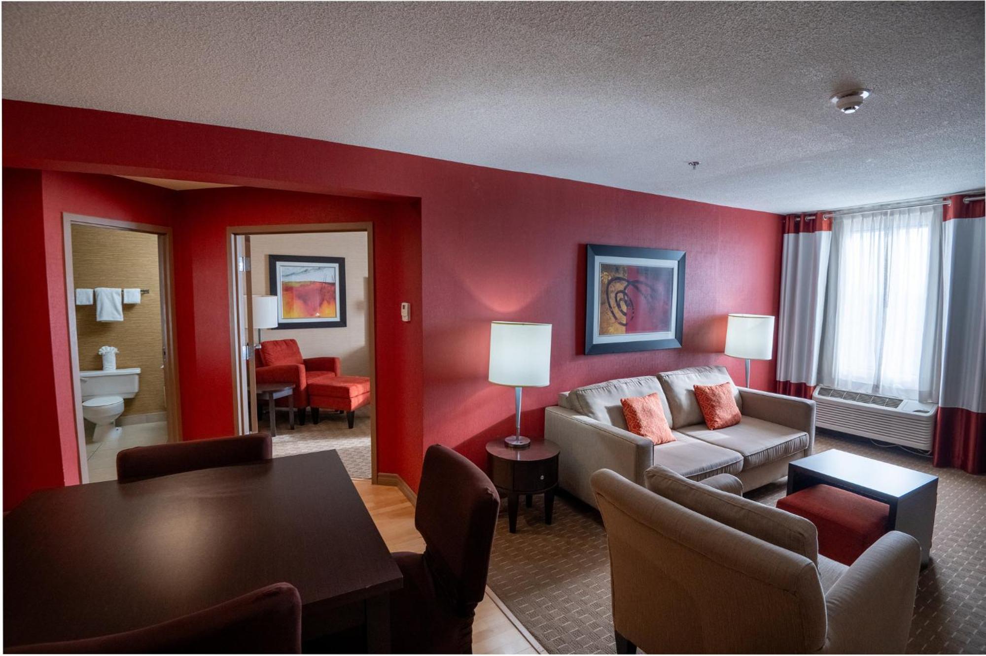 Holiday Inn Express Hotel & Suites Chatham South By Ihg Buitenkant foto
