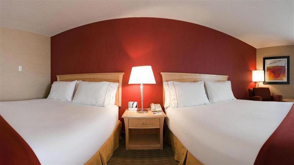 Holiday Inn Express Hotel & Suites Chatham South By Ihg Buitenkant foto